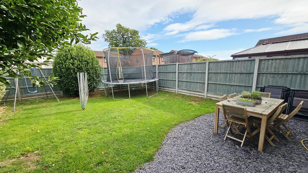 4 bedroom detached in Quantock Close, Kings Acre