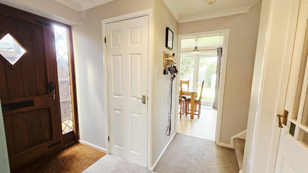 4 bedroom detached in Quantock Close, Kings Acre