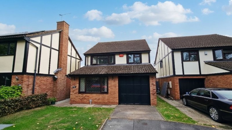 4 bedroom detached in Quantock Close, Kings Acre