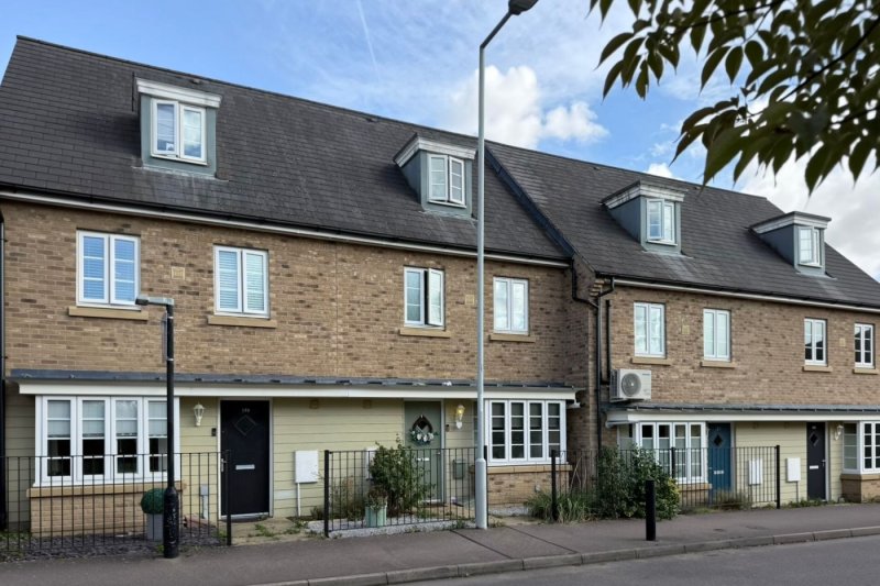 4 bedroom house in Stone Hill, St. Neots