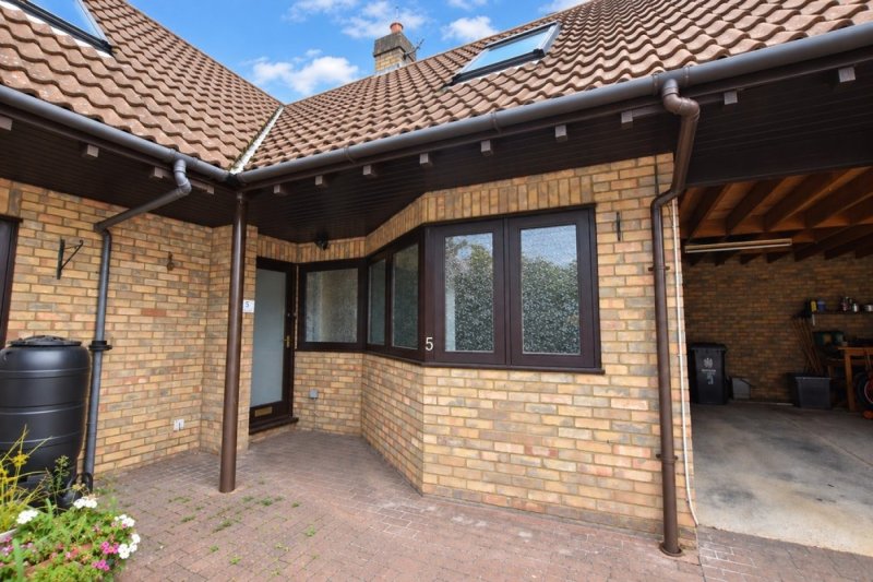 2 bedroom mews in College Farm Court, Fen Drayton