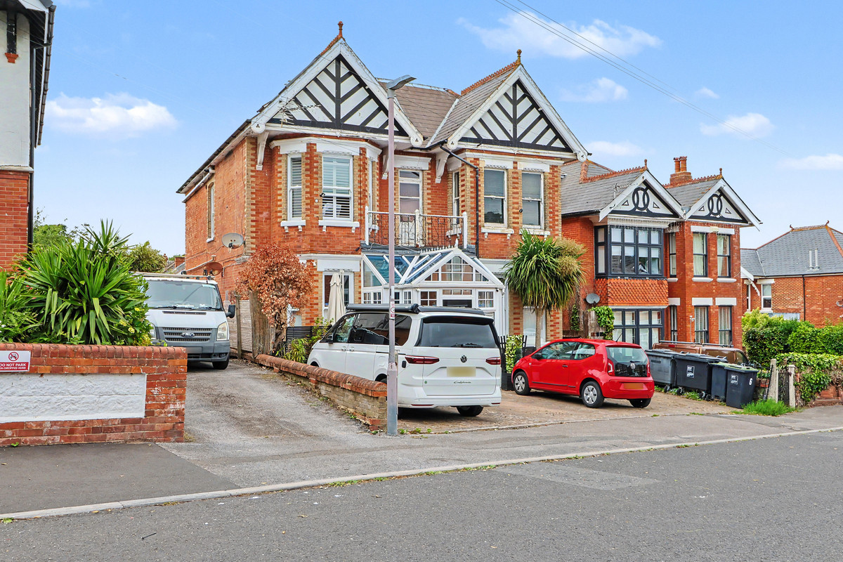 2 bedroom Maisonette - Irving Road, Bournemouth, BH6