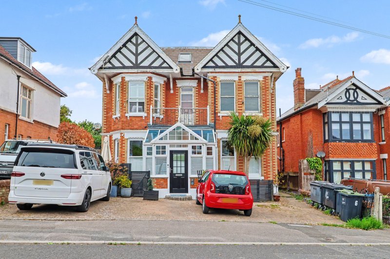 2 bedroom Maisonette - Irving Road, Bournemouth, BH6