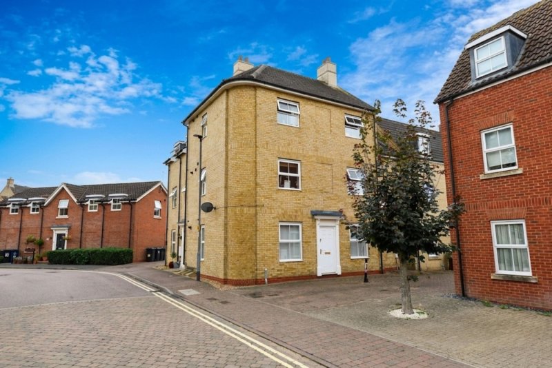 1 bedroom flat in Christie Drive, Huntingdon