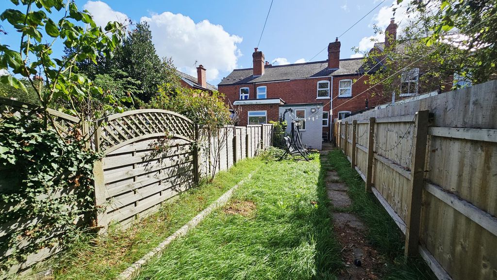 2 bedroom house in Park Street, St James