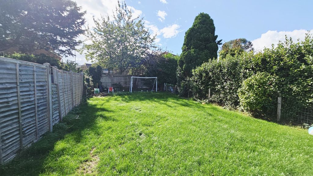 3 bedroom detached in Web Tree Avenue