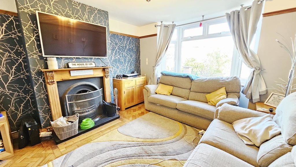 3 bedroom detached in Web Tree Avenue