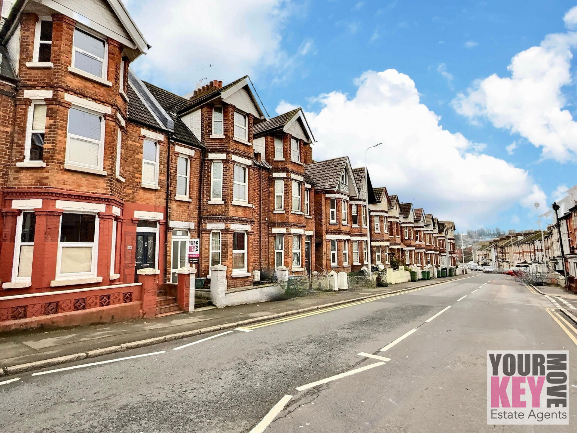 4 bedroom house in Blackbull Road, Folkestone, Kent CT19 5QX