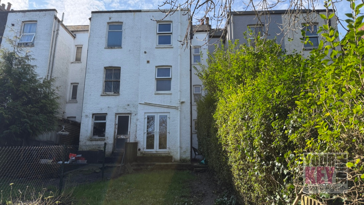 3 bedroom house in Hillside Road, Dover, Kent, CT17 0JQ