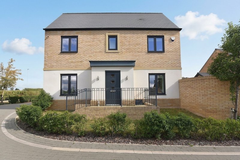 3 bedroom house in Achurch Close, St. Neots