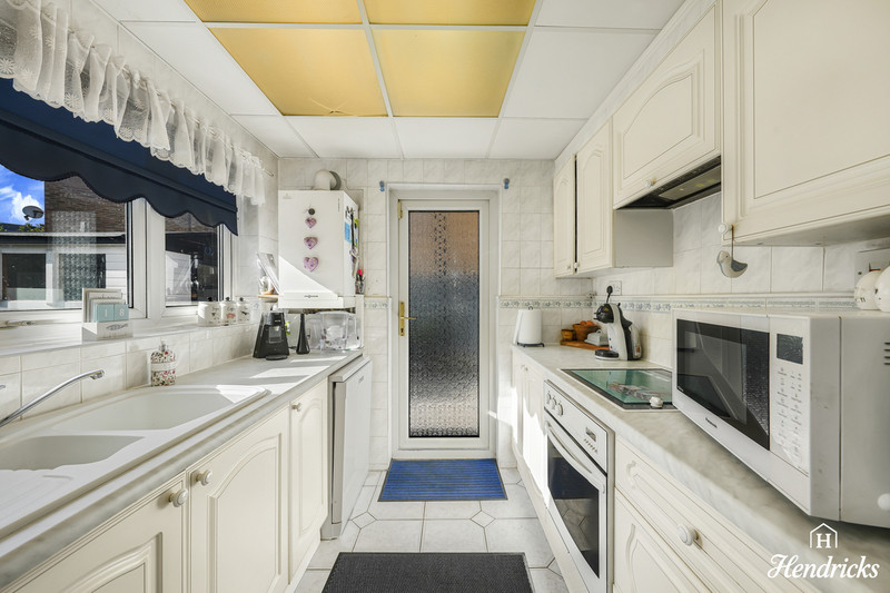 Blenheim Park Close, Leigh-on-sea, SS9 4