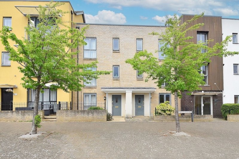 3 bedroom house in Station Square, St. Neots
