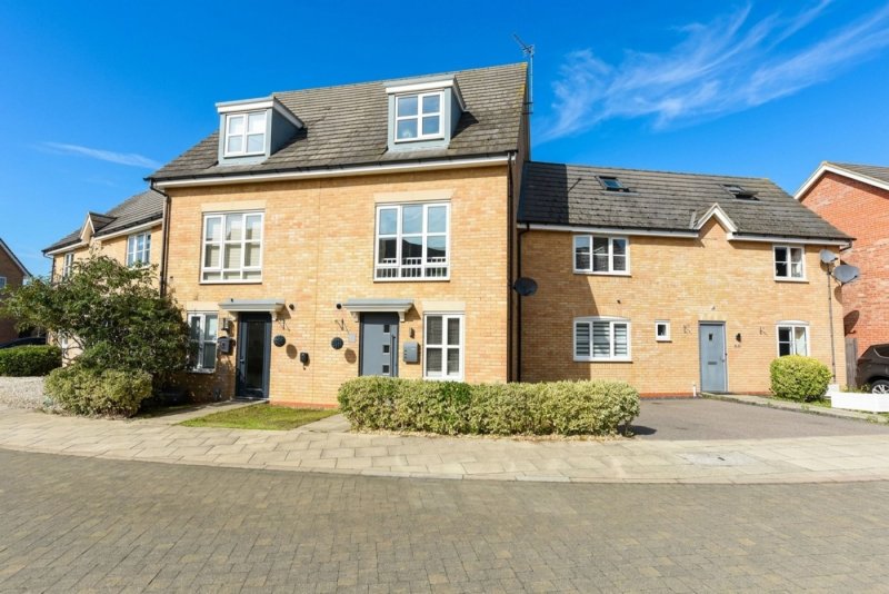 4 bedroom house in Stokes Drive, Godmanchester