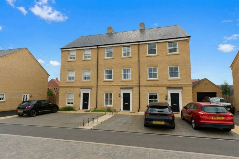 3 bedroom house in Eppeworth Drive, Alconbury Weald