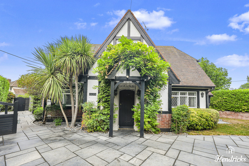 Hall Road, Rochford, SS4 1