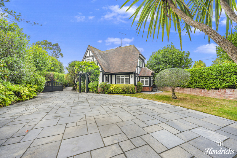 Hall Road, Rochford, SS4 1