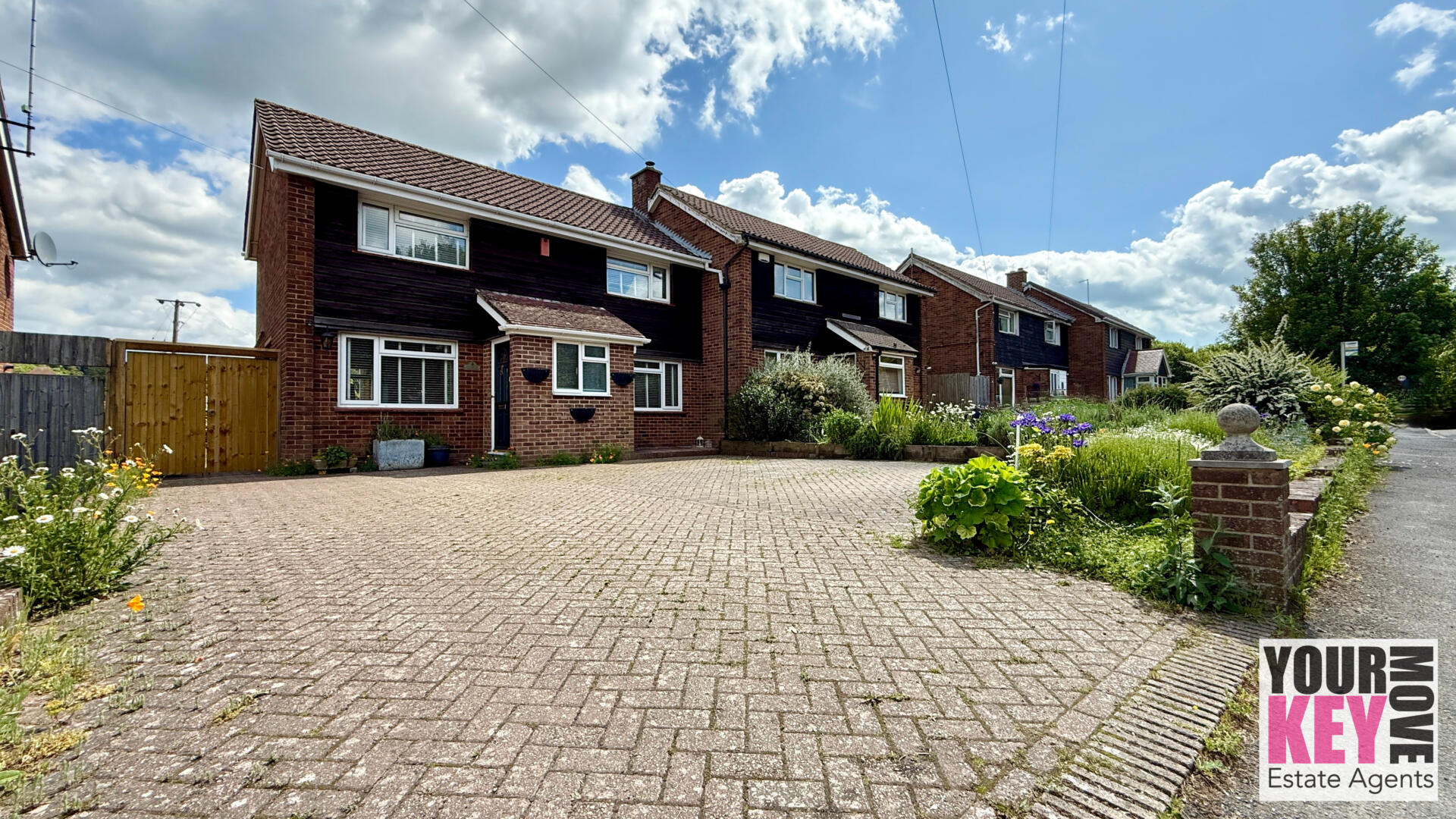 3 bedroom house in Canterbury Road, Etchinghill, Folkestone, Kent CT18 8BS