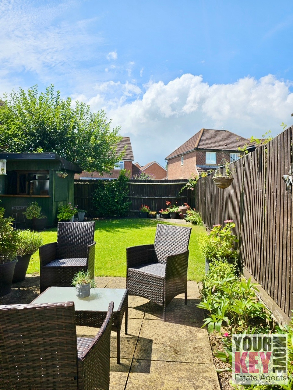 3 bedroom house in Le Roux Close, Hawkinge, Folkestone, Kent, CT18 7PH