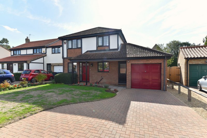 3 bedroom house in White Hall Close, Somersham