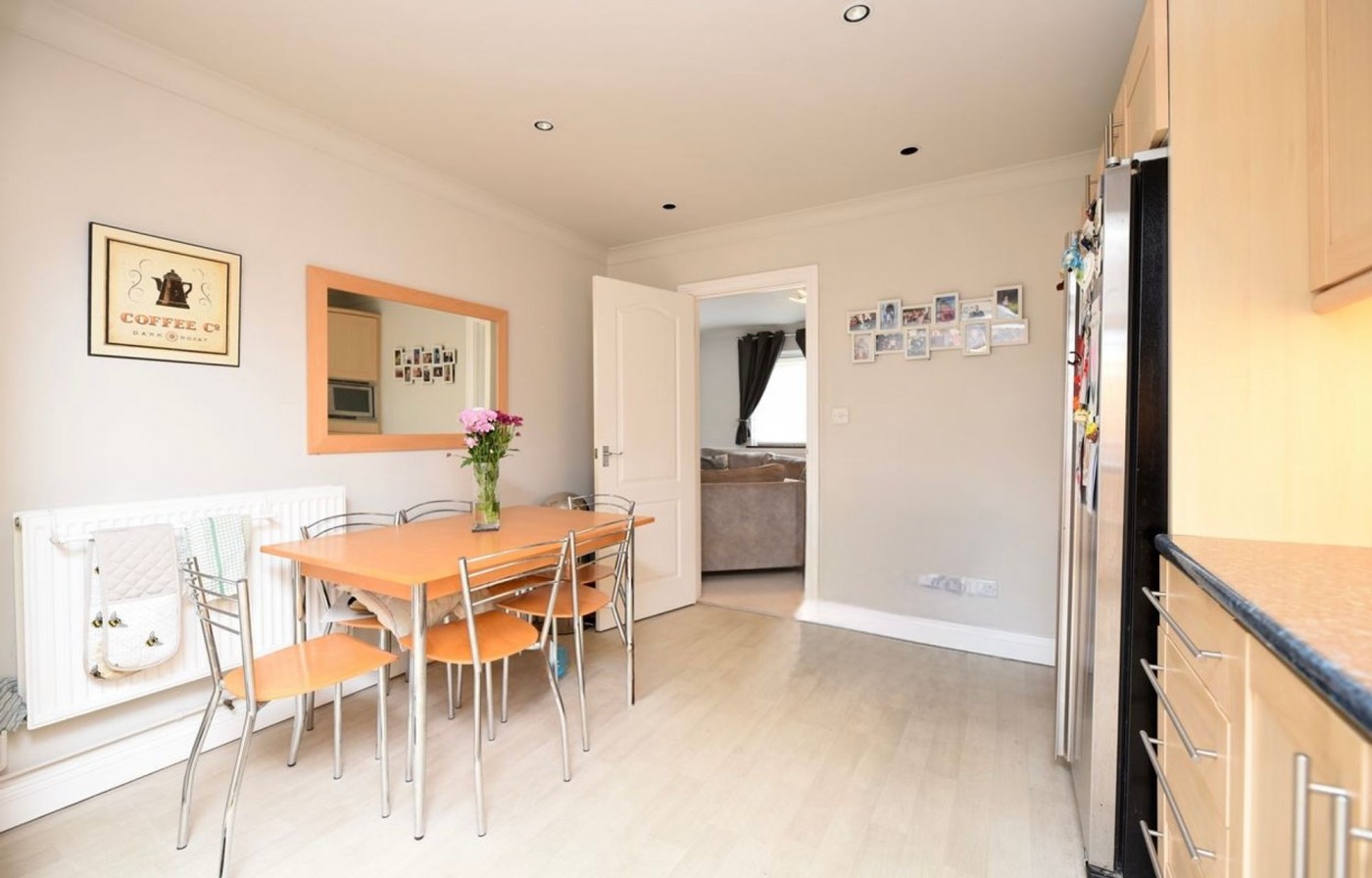 4 bedroom house in Mountbatten Drive, Biggleswade