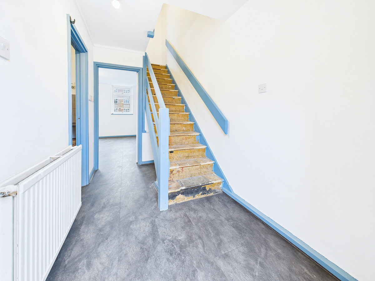 2 bedroom House - Canberra Drive, Northolt, UB5