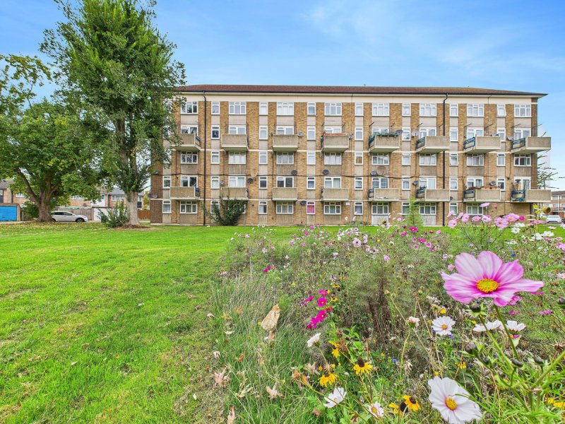 2 bedroom House - Canberra Drive, Northolt, UB5