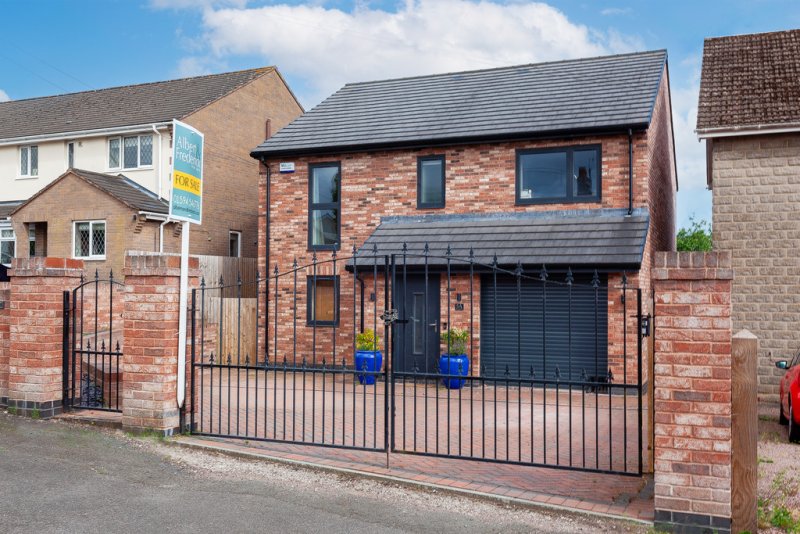 6 bedroom Detached - Victoria Road, Coleford, Gloucestershire