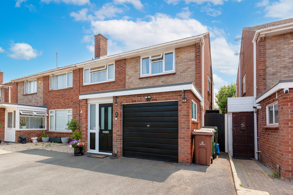 4 bedroom Semi-detached - Miserden Road, Cheltenham, Gloucestershire