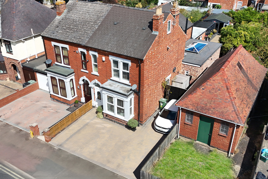 4 bedroom Semi-detached - Tuffley Avenue, Gloucester, Gloucestershire