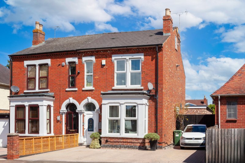 4 bedroom Semi-detached - Tuffley Avenue, Gloucester, Gloucestershire