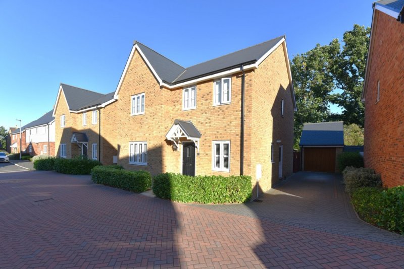 4 bedroom house in Park Close, Fenstanton