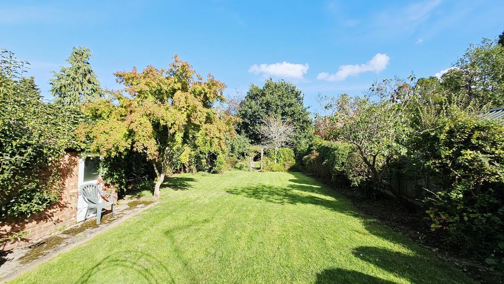 4 bedroom detached in Lichfield Avenue, Tupsley