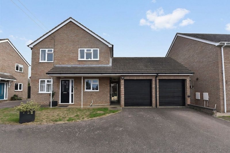 4 bedroom house in Humberley Close, Eynesbury