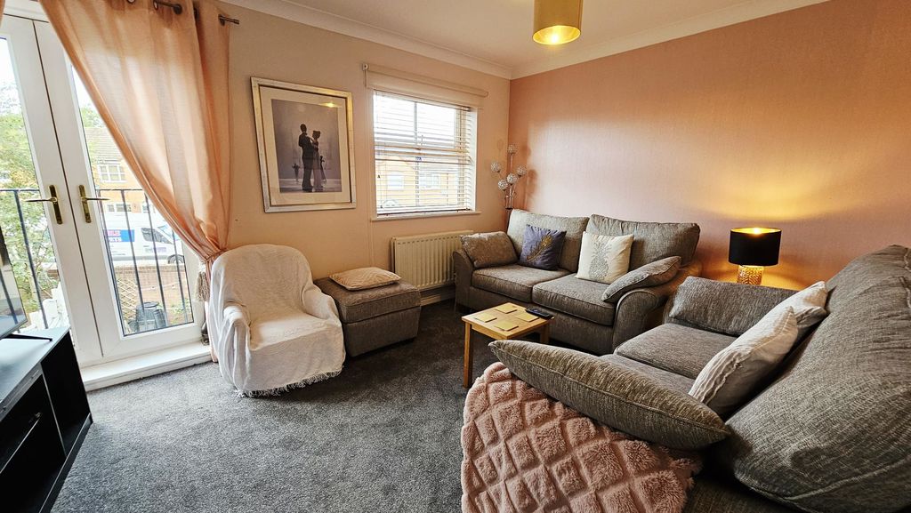 3 bedroom property in Foxwhelp Close, Whitecross
