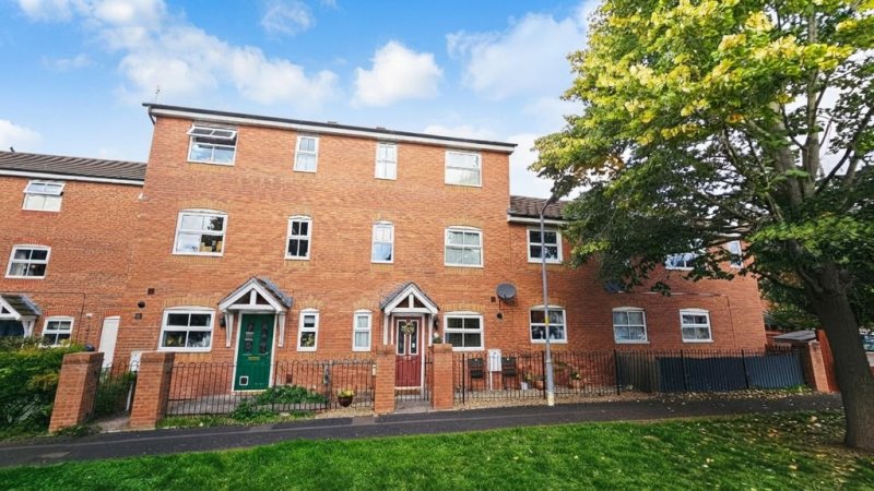 3 bedroom property in Foxwhelp Close, Whitecross