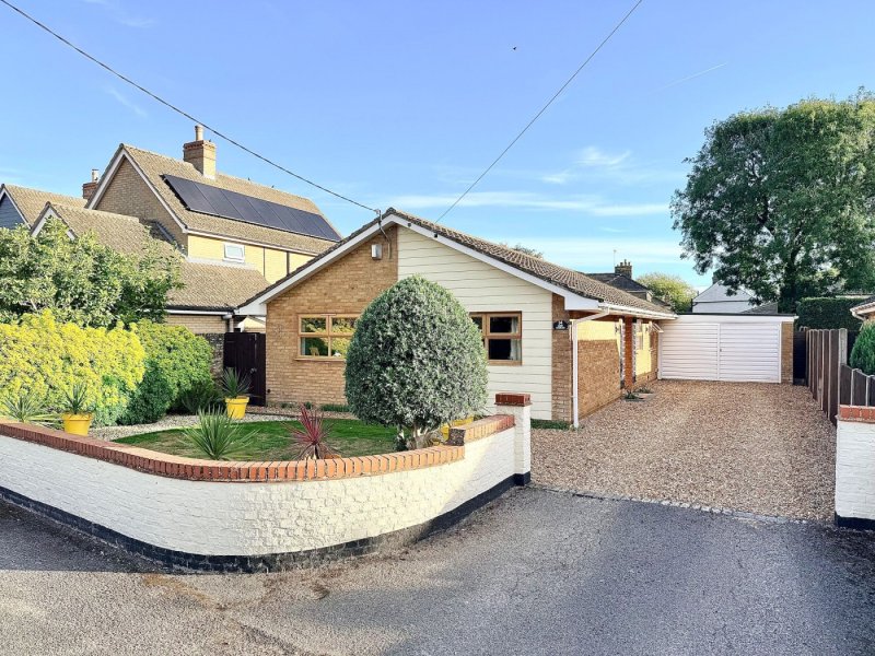 3 bedroom bungalow in Chapel Road, Earith