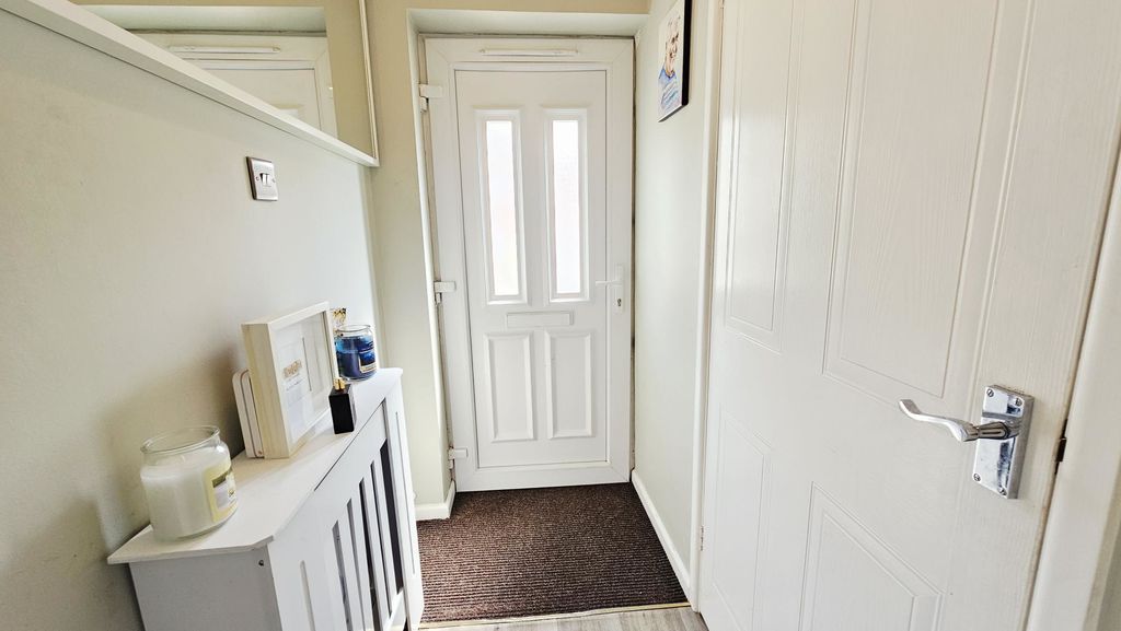 3 bedroom house in Westholme Road, Belmont