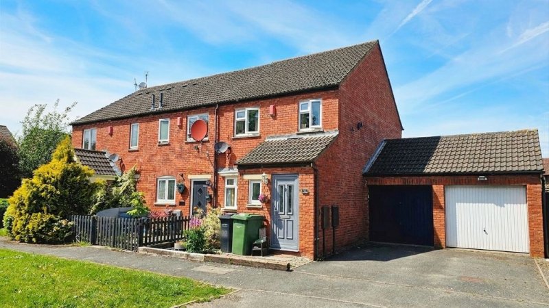3 bedroom house in Westholme Road, Belmont
