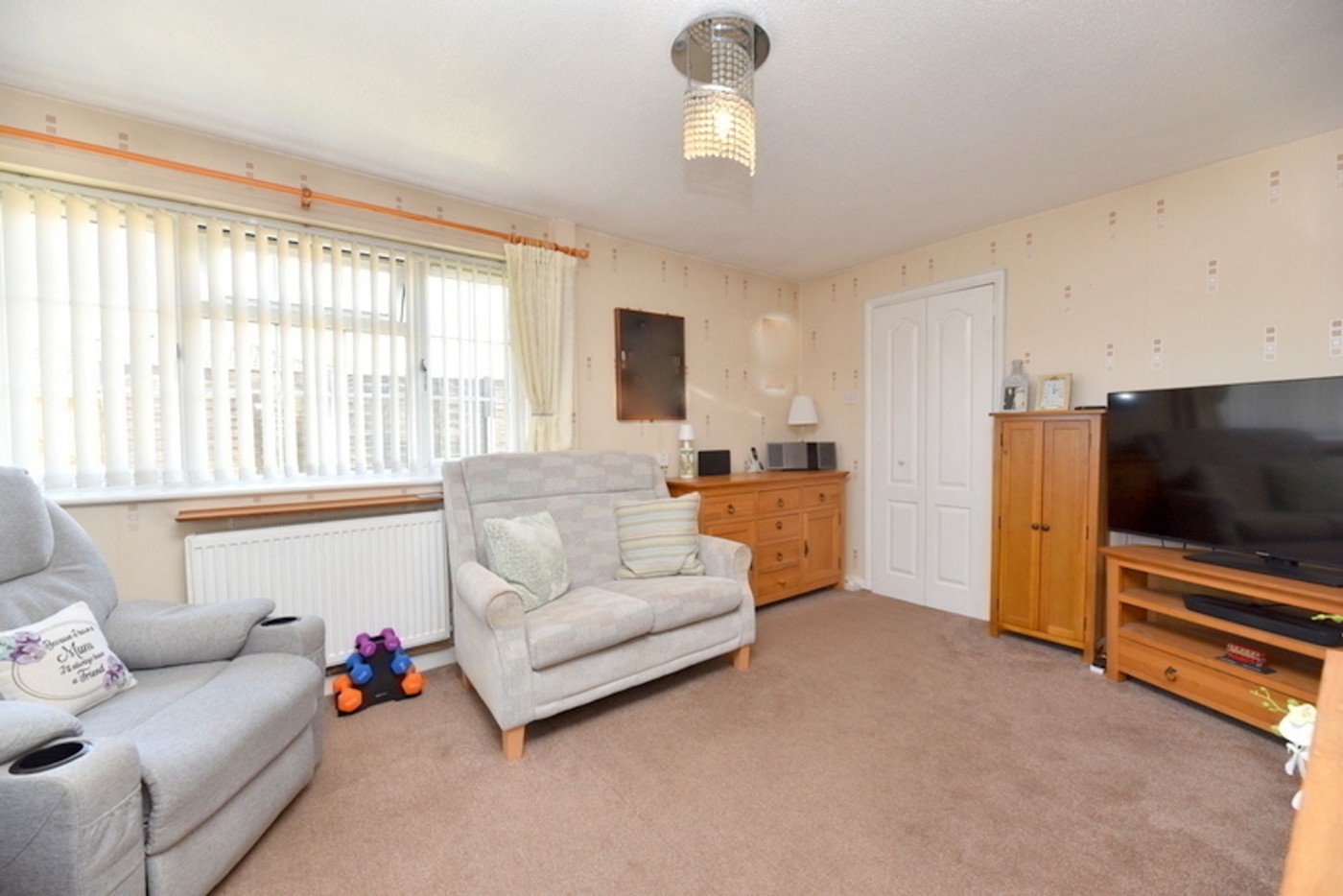 3 bedroom bungalow in West Walk, Biggleswade