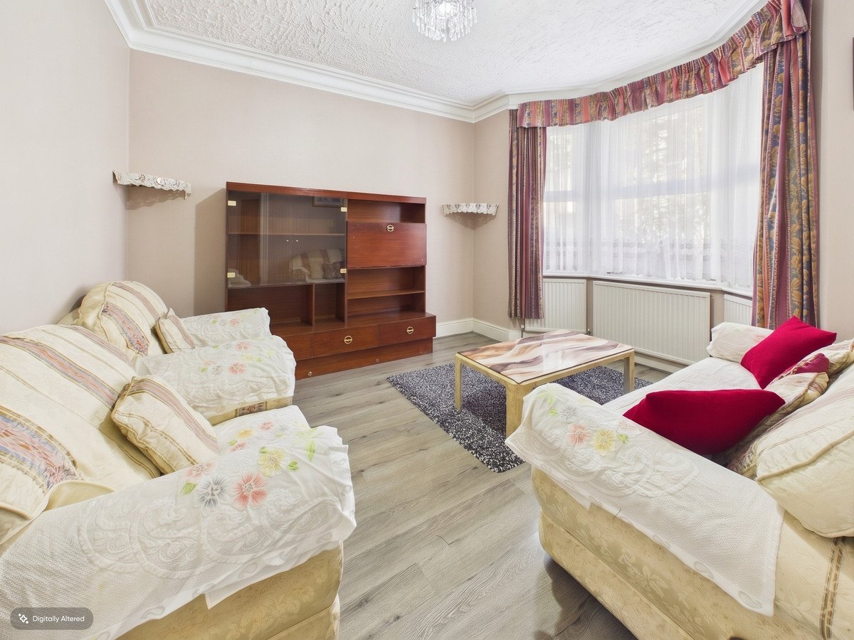 3 bedroom Terrace - Oswald Road, Southall, UB1