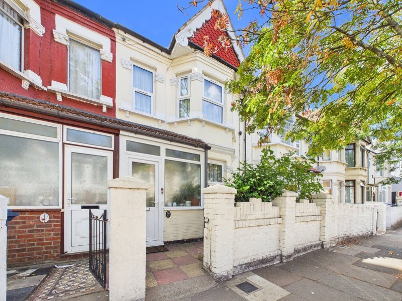 3 bedroom Terrace - Oswald Road, Southall, UB1