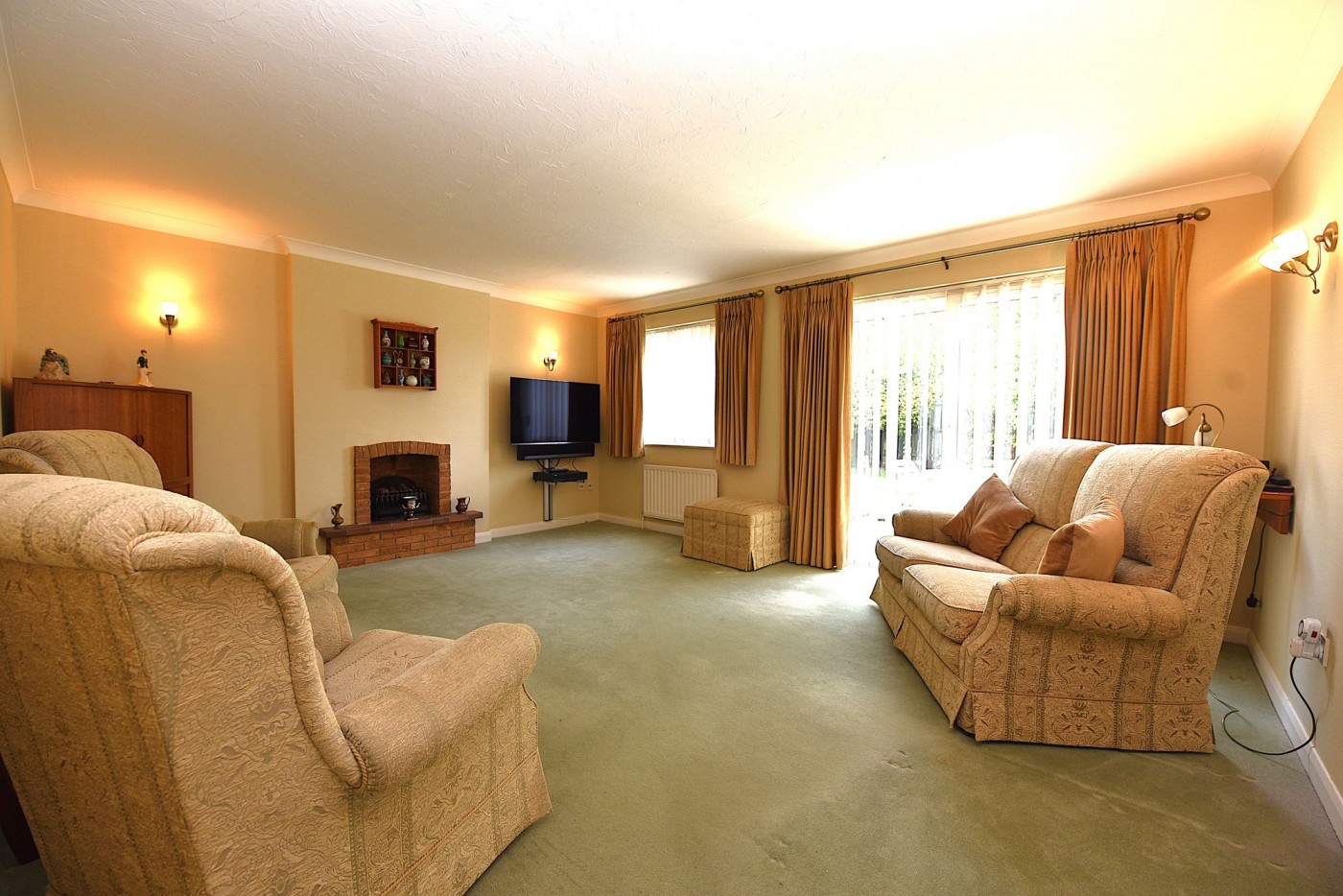 4 bedroom house in Ford Close, Eaton Ford