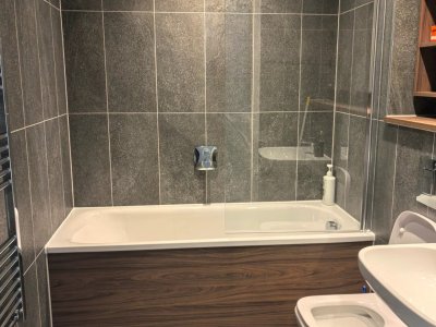 Apartment 206: bathroom