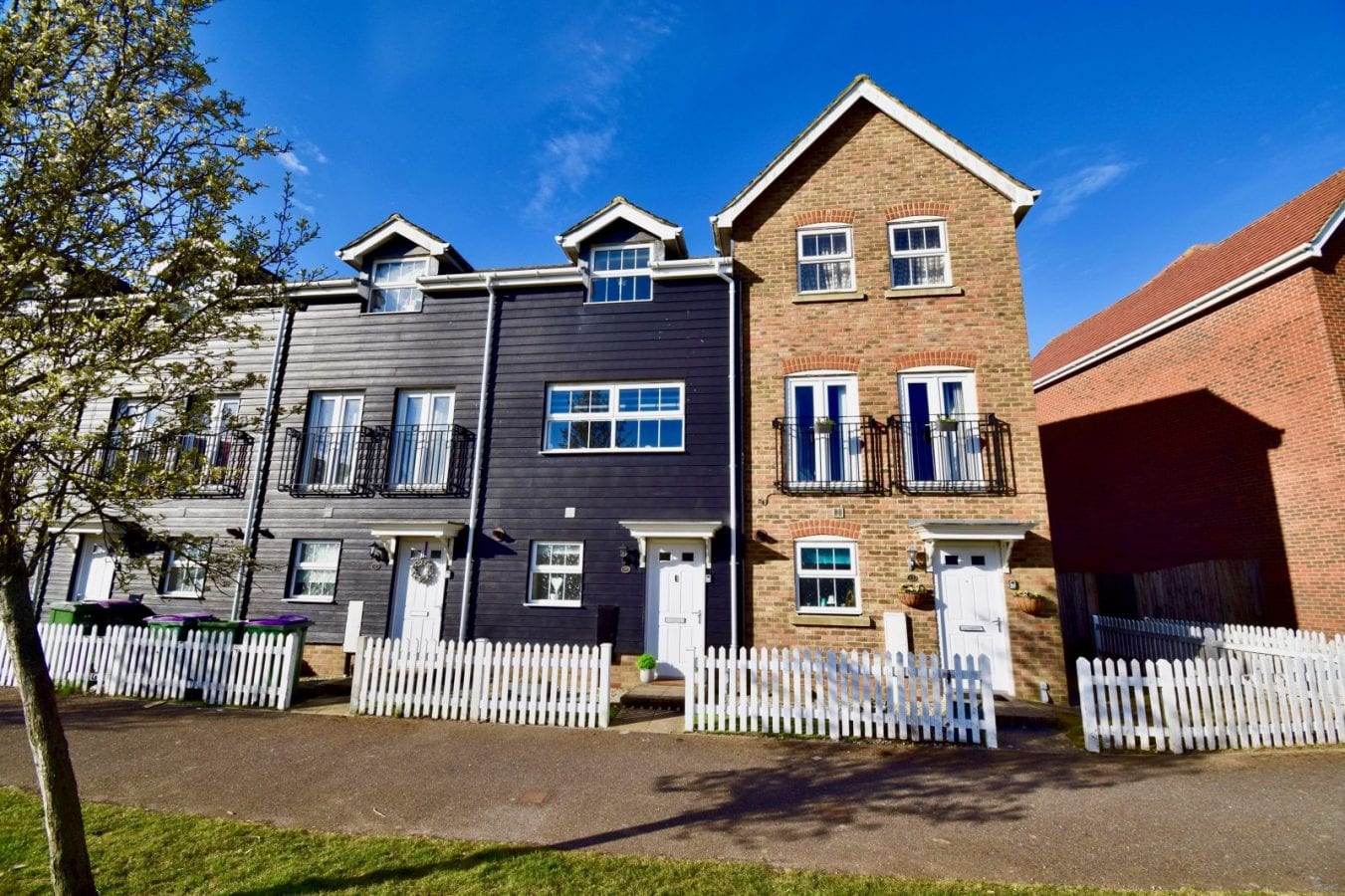 4 bedroom house in Atkinson Road, Hawkinge, Folkestone