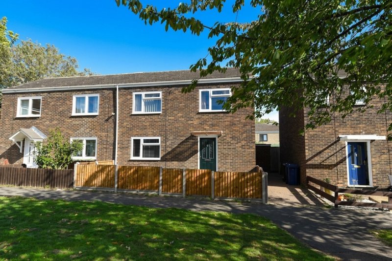 3 bedroom house in Sycamore Drive, Huntingdon
