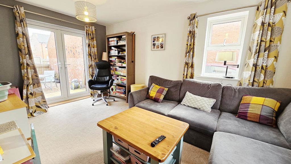 3 bedroom property in Red Norman Rise, Holmer