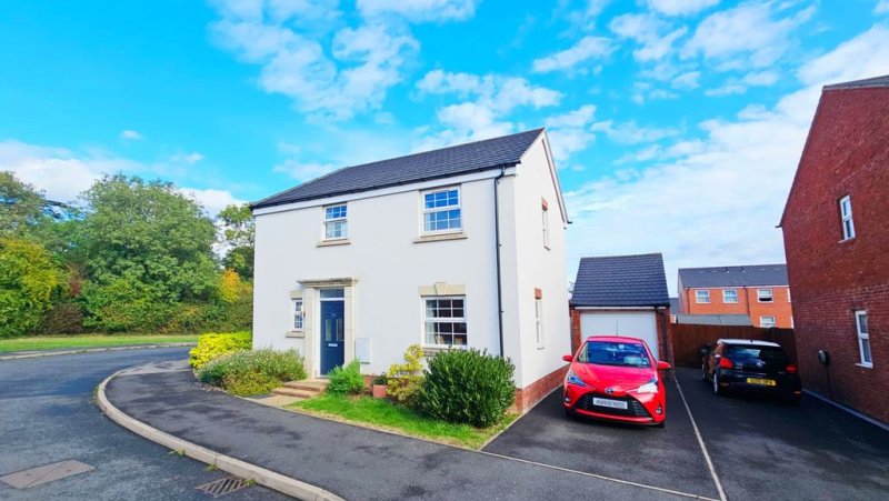 3 bedroom property in Red Norman Rise, Holmer