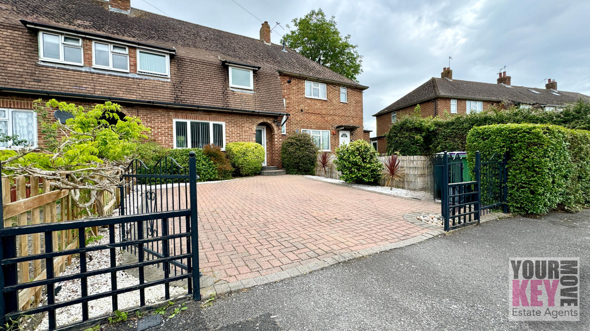 3 bedroom house in Charles Crescent, Folkestone, Kent CT19 4NF