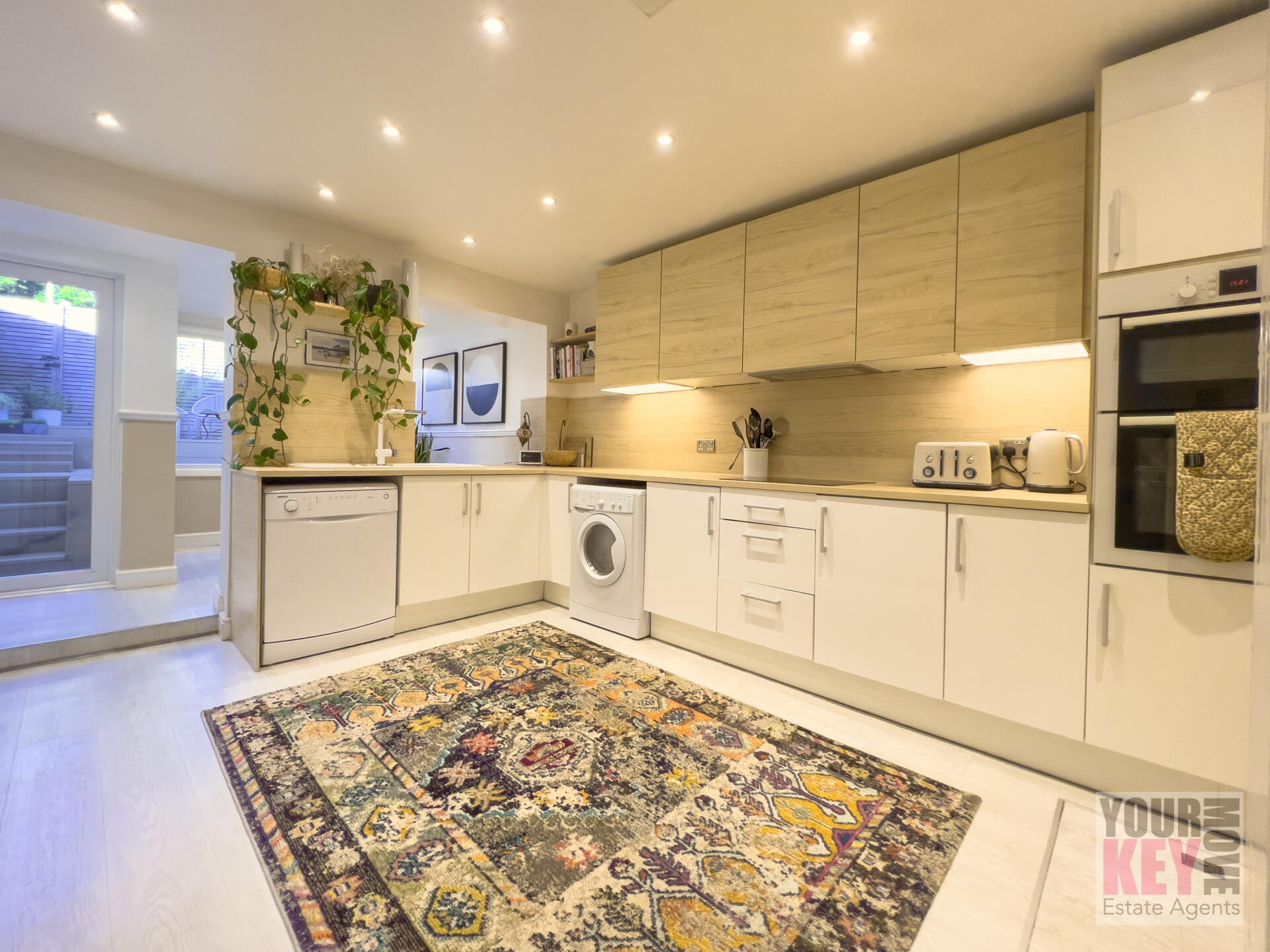 3 bedroom house in Sir John Moore Avenue, Hythe, Kent CT21 5DE