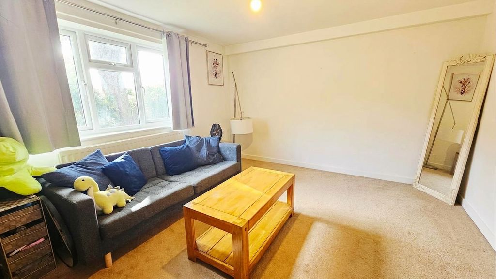 2 bedroom apartment in Bodenham Road